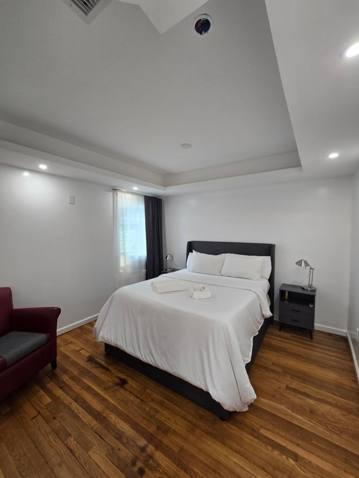 Beautiful Boston Bedroom - New Renovation المظهر الخارجي الصورة